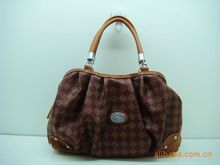 女包_手提斜挎兩用_適用性別:女_產(chǎn)品類別:商務(wù)包_箱包形狀:橫款方型_款式:手提包_第5頁(yè)_女包促銷_低價(jià)批發(fā) 